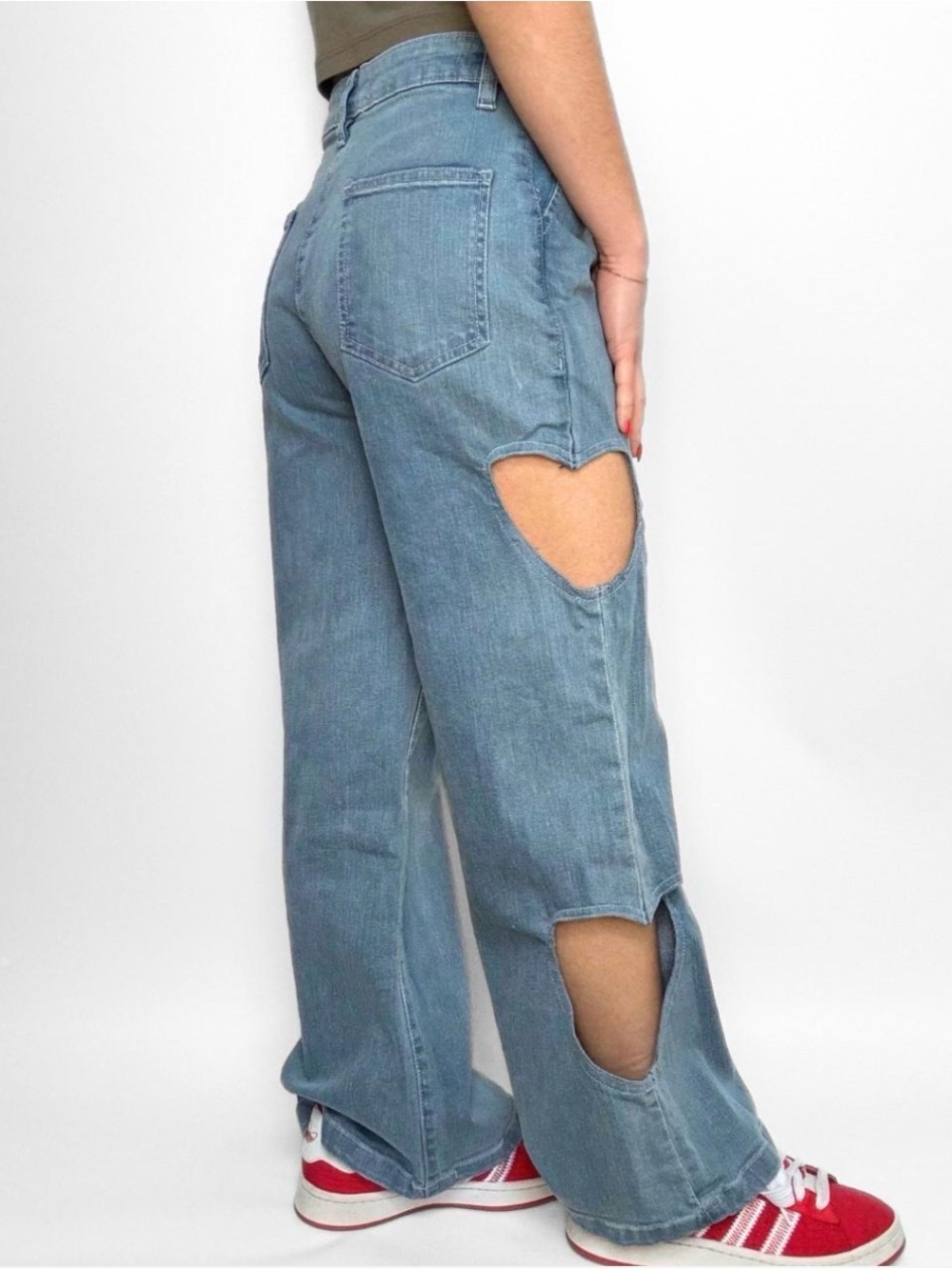 Free People Woman’s Native Youth heart cut out detail jeans, Size Small, NWT - Picture 2 of 9